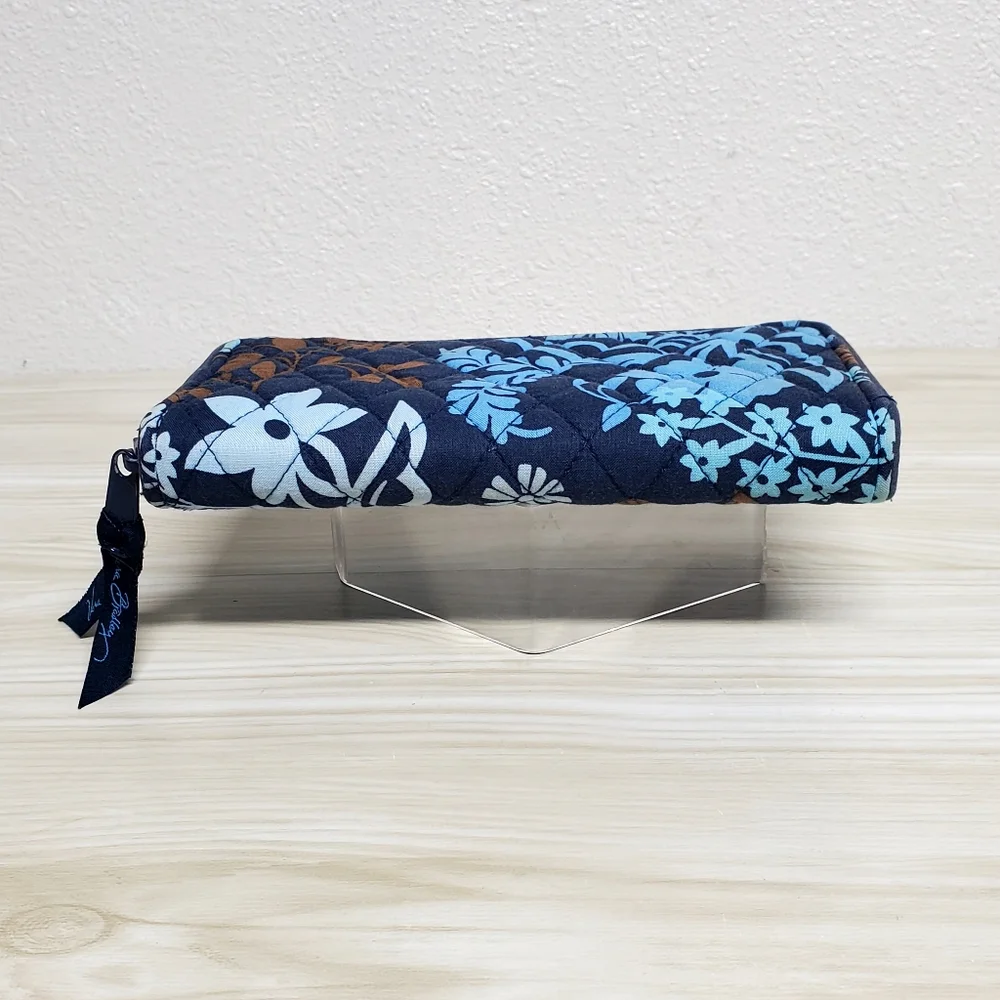 Vera Bradley In Different Shades of Blue | Zip Accordion Wallet Wristlet - Picture 5 of 10